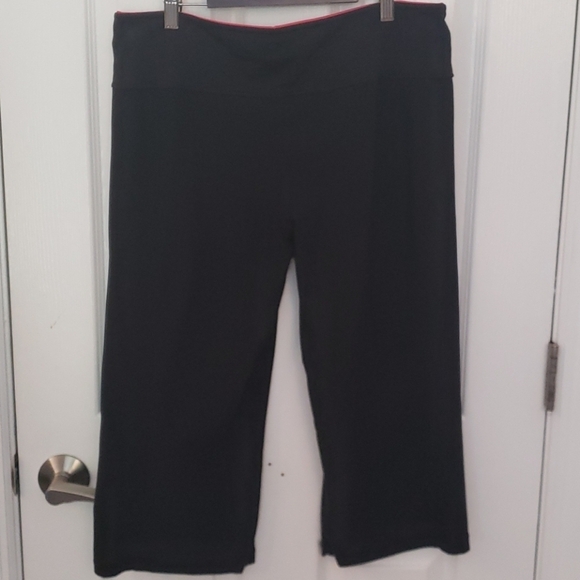 FINAL SALE Reversible Black & Red Workout Pants - Picture 7 of 11
